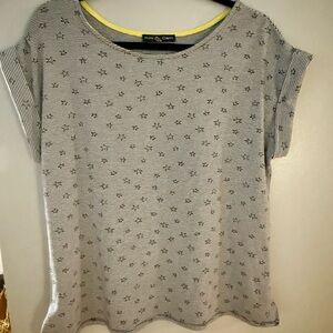 Kim & Cami Black and White Patterned Tee